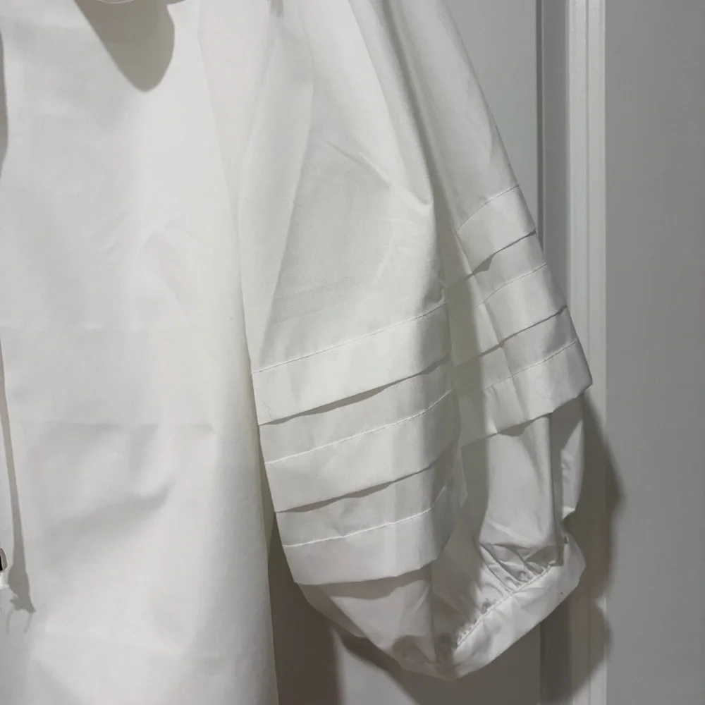 White Floral Scalloped Entro Top - Picture 3 of 7